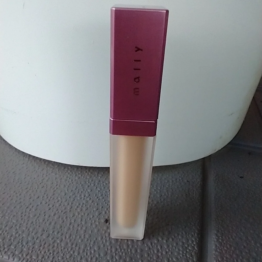 Mally makeup instant erase concealer medium.